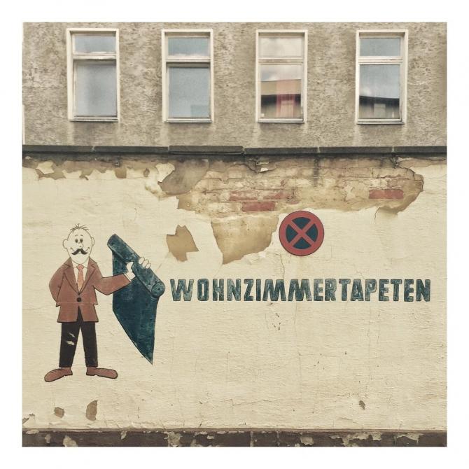 Tapetenladenmännchen 1/3 #basicgermanwords (Wohnzimmer = living room, Tapete = wallpaper) #wuvgram